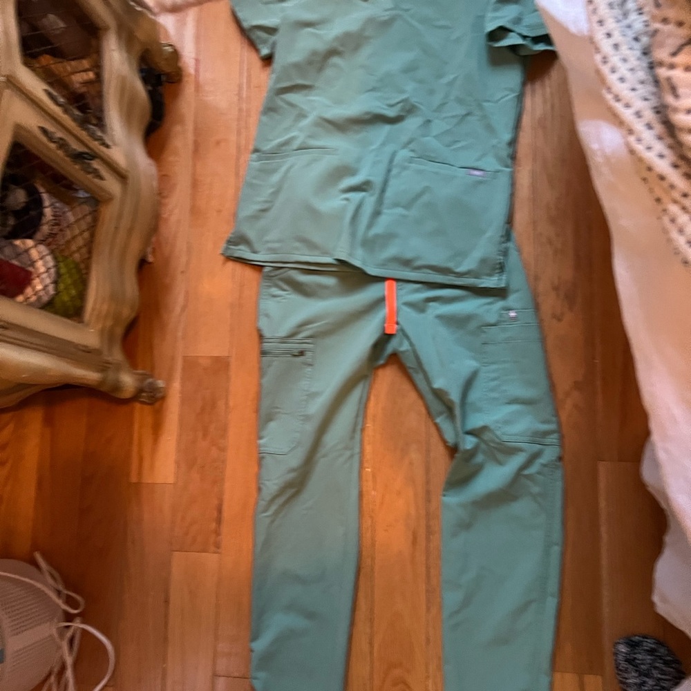 Figs Scrub Set - Picture 4 of 5